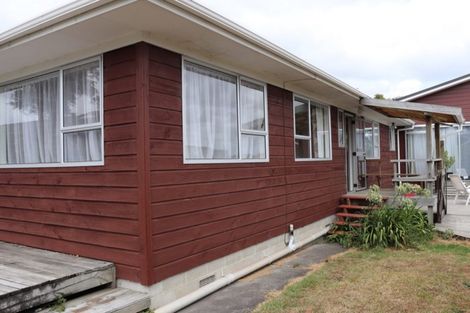 Photo of property in 70 Millbrook Road, Henderson, Auckland, 0612