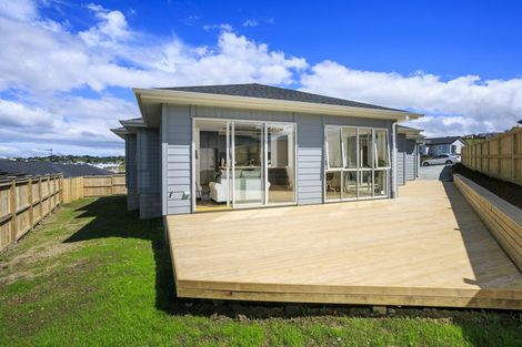 Photo of property in 66 Taikura Avenue, Red Beach, 0932