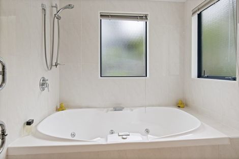 Photo of property in 23 Mariners View Road, Beach Haven, Auckland, 0626