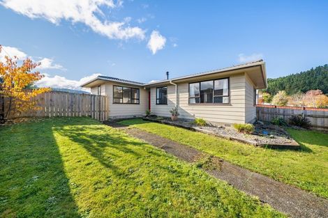 Photo of property in 11 Topaz Street, Birchville, Upper Hutt, 5018