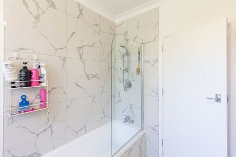 Photo of property in 98 Queen Street West, Levin, 5510