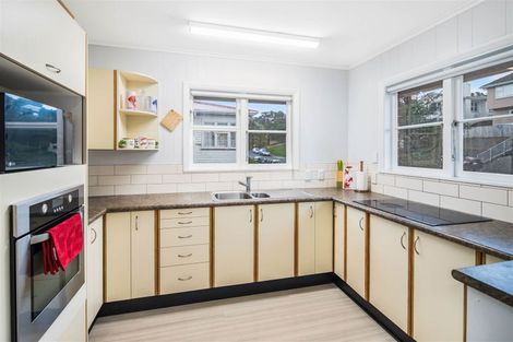 Photo of property in 102 Kenmore Street, Newlands, Wellington, 6037