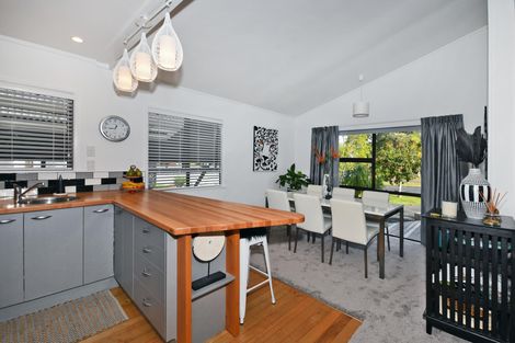 Photo of property in 10 Parkland Crescent, Terrace End, Palmerston North, 4410