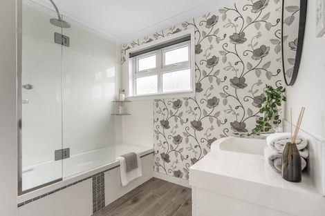 Photo of property in 1/206 Onewa Road, Birkenhead, Auckland, 0626