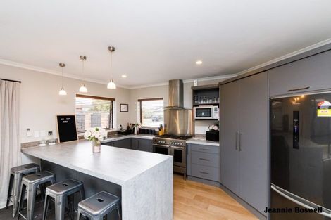 Photo of property in 40 Tennyson Avenue, Kelvin Grove, Palmerston North, 4414