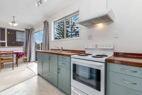 Photo of property in 102 Glendale Road, Glen Eden, Auckland, 0602