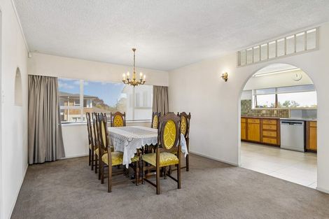 Photo of property in 33 Prince Regent Drive, Half Moon Bay, Auckland, 2012