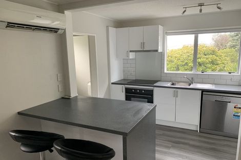 Photo of property in 2/200 Dowse Drive, Maungaraki, Lower Hutt, 5010