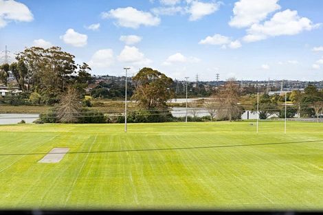 Photo of property in 7/122 Archibald Road, Kelston, Auckland, 0602