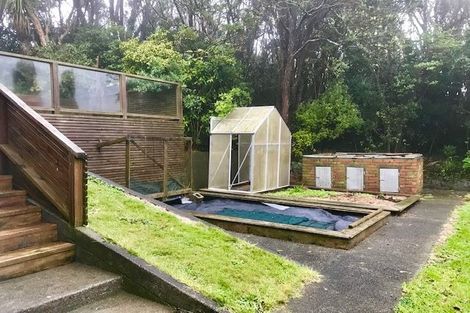 Photo of property in 15 Horokiwi Road West, Newlands, Wellington, 6037