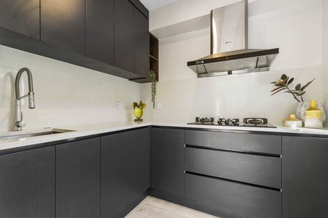 Photo of property in 5a Hemsway Place, Sunnyhills, Auckland, 2010