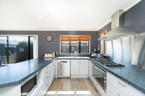 Photo of property in 23 Geneva Terrace, Kelvin Grove, Palmerston North, 4414