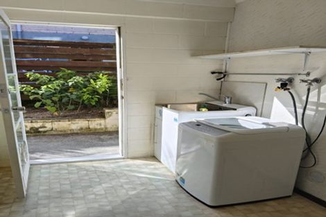 Photo of property in 4 Geoffrey Road, Torbay, Auckland, 0630