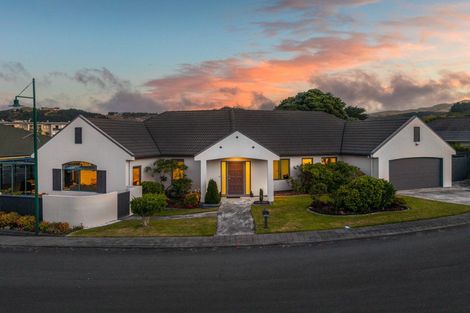 Photo of property in 6 Mariners Way, Whitby, Porirua, 5024
