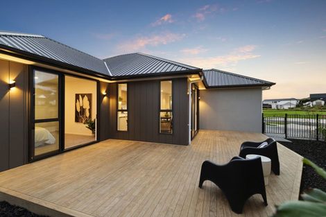Photo of property in 32 Rongoa Maori Way, Pukekohe, 2120
