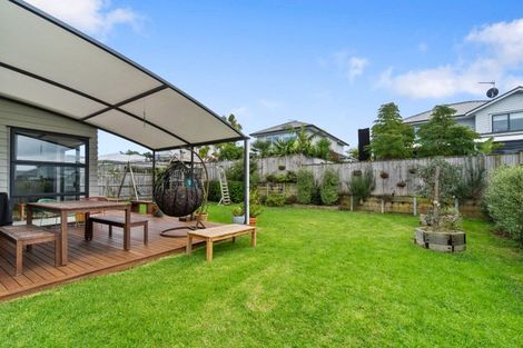 Photo of property in 16 Onekura Street, Red Beach, 0932
