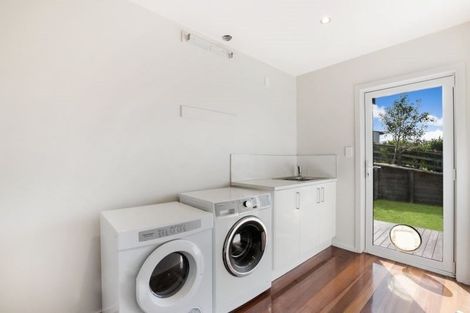 Photo of property in 14 Gavinike Place, Waimauku, 0812