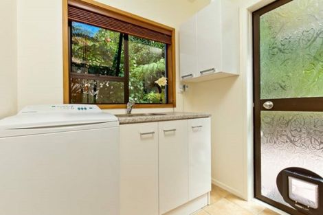 Photo of property in 1/30 Manly Esplanade, Browns Bay, Auckland, 0630