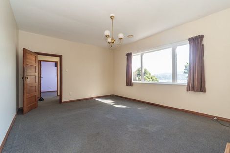 Photo of property in 35 Beacon Hill Road, Strathmore Park, Wellington, 6022