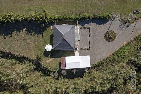 Photo of property in 231 Waitakere Road, Taupaki, Henderson, 0782