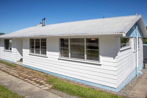 Photo of property in 75 Milton Terrace, Picton, 7220