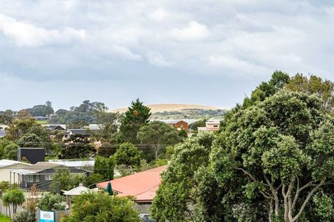 Photo of property in 10 Weka Street, Mangawhai, 0505