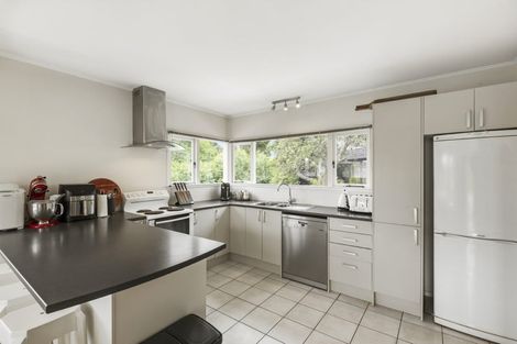 Photo of property in 27 Creamer Avenue, Belmont, Auckland, 0622