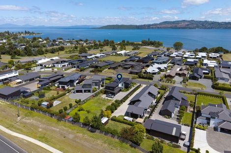 Photo of property in 14 Pukenamu Road, Rainbow Point, Taupo, 3330