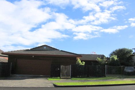 Photo of property in 13 Ewhurst Place, Goodwood Heights, Auckland, 2105