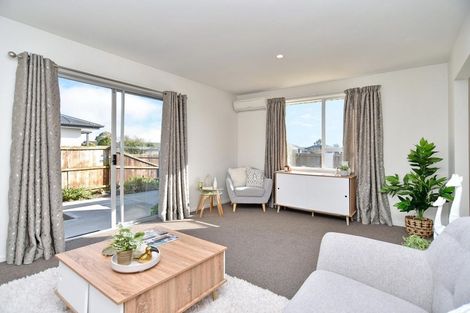 Photo of property in 17a Queenspark Drive, Parklands, Christchurch, 8083