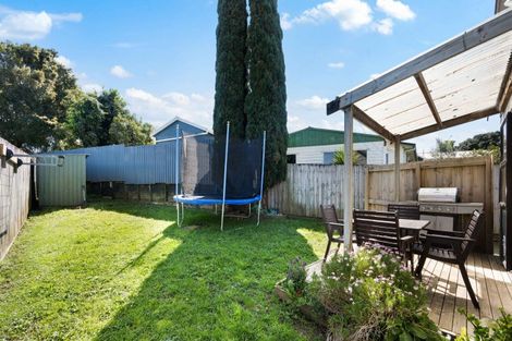 Photo of property in 4b Fernleigh Avenue, Waiuku, 2123