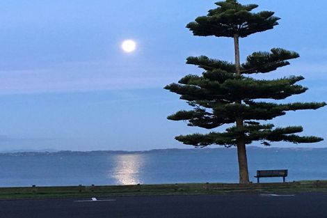 Photo of property in 5a The Esplanade, Eastern Beach, Auckland, 2012