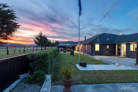 Photo of property in 33 Buddle Road, Wallaceville, Upper Hutt, 5018