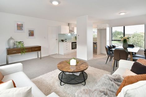 Photo of property in 1/70 Athena Drive, Totara Vale, Auckland, 0629