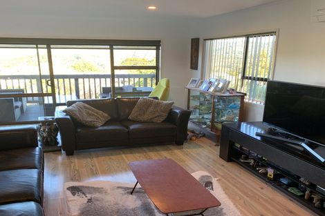 Photo of property in 5 Warwick Avenue, Titirangi, Auckland, 0604