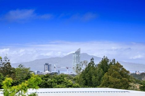 Photo of property in 2/77 Stanaway Street, Hillcrest, Auckland, 0627