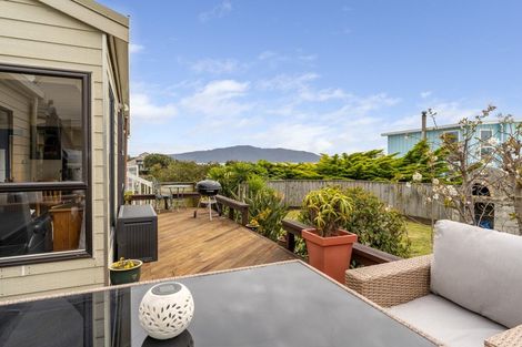 Photo of property in 15 Pine Ridge Terrace, Waikanae Beach, Waikanae, 5036