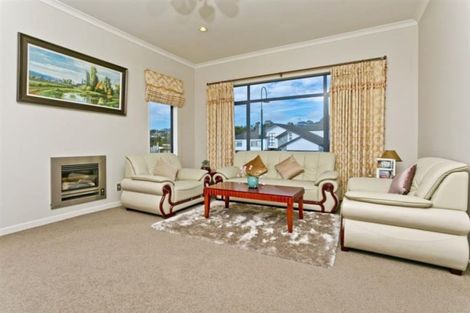 Photo of property in 13 Spoonbill Place, Unsworth Heights, Auckland, 0632