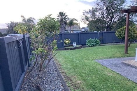 Photo of property in 1/2 Kurnell Drive, Botany Downs, Auckland, 2010