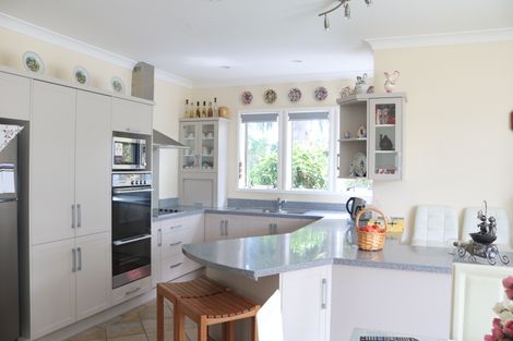 Photo of property in 4 The Oaks, Awapuni, Palmerston North, 4412