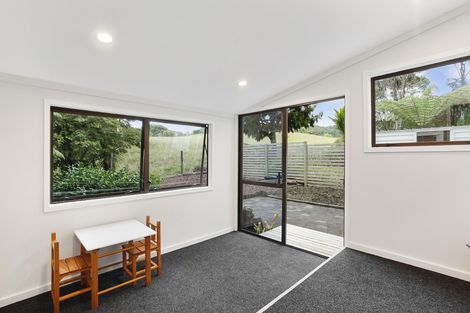 Photo of property in 25 Napuka Road, Henderson Valley, Auckland, 0612
