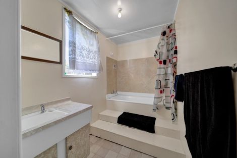 Photo of property in 5 Meredith Street, Patea, 4520