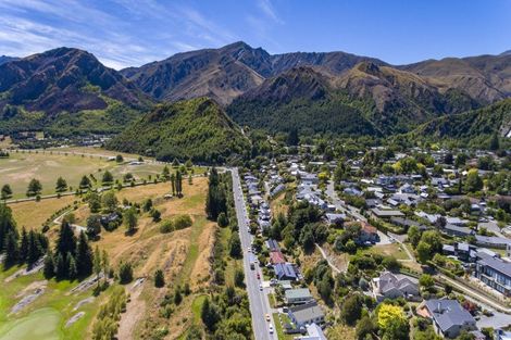 Photo of property in 43 Mcdonnell Road, Arrowtown, 9302