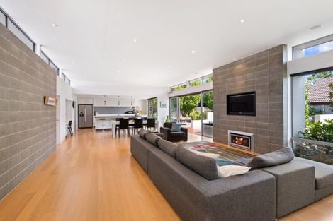 Photo of property in 25 Garreg Road, Fendalton, Christchurch, 8052