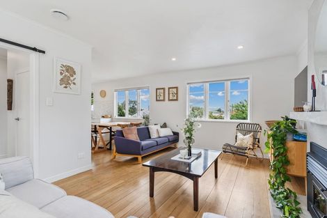 Photo of property in 2 Parahaki Street, Regent, Whangarei, 0112