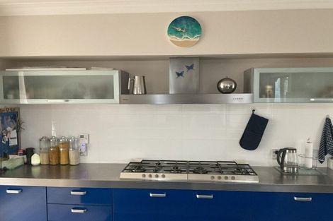 Photo of property in 16 Keating Rise, Northcross, Auckland, 0632