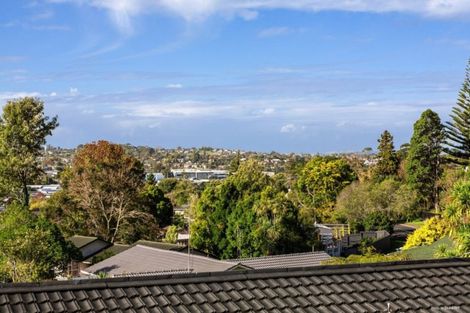 Photo of property in 2/10 Glenvale Place, Totara Vale, Auckland, 0629