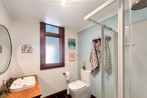 Photo of property in 24 Kingswood Street, Takaro, Palmerston North, 4412