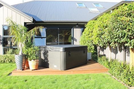 Photo of property in 11 Pike Place, Ferndale, New Plymouth, 4310