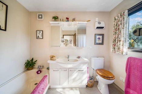 Photo of property in 11 Dunrobin Place, Avonhead, Christchurch, 8042